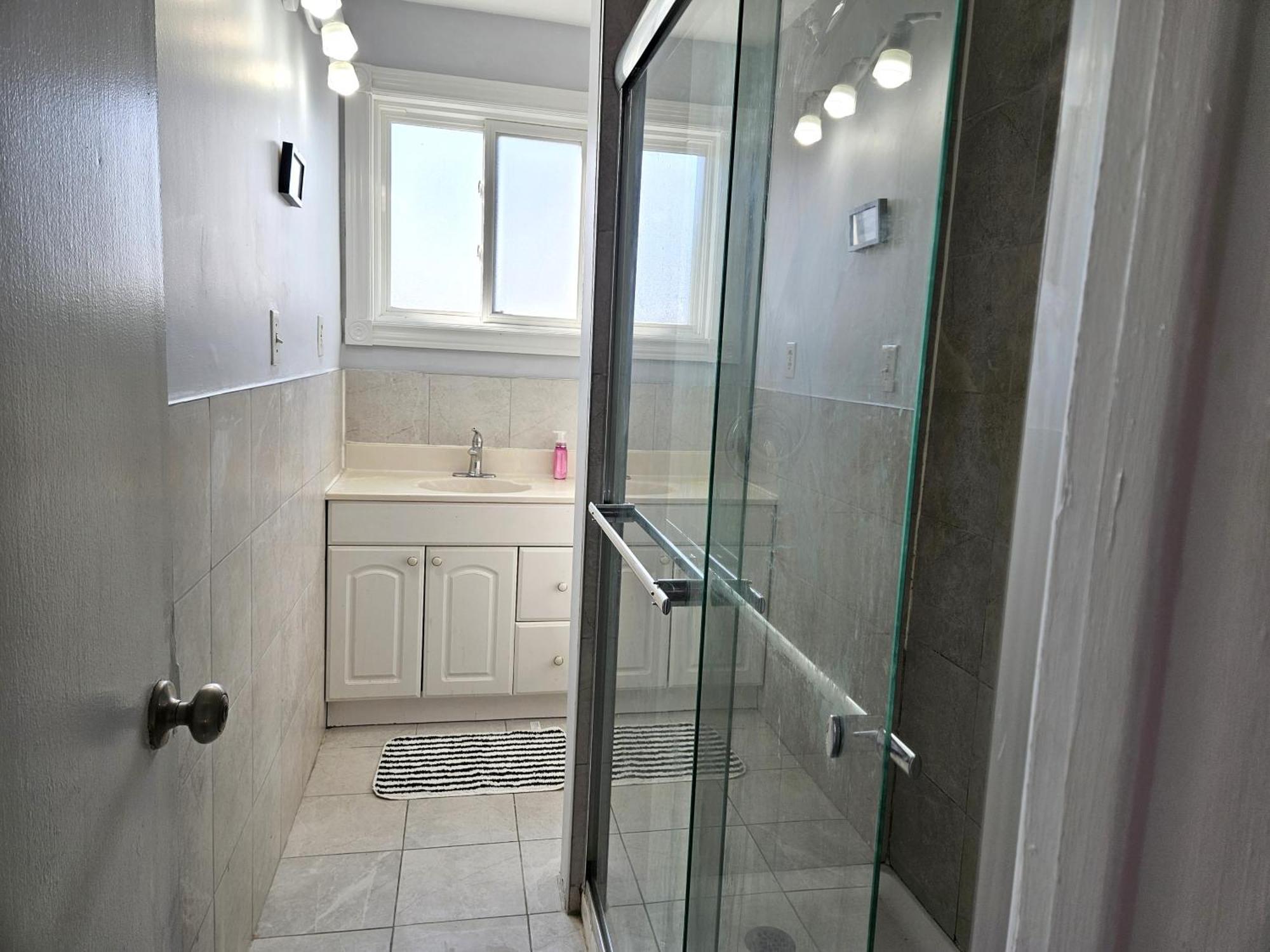 Modern Quiet Home By The Airport Mississauga Bagian luar foto