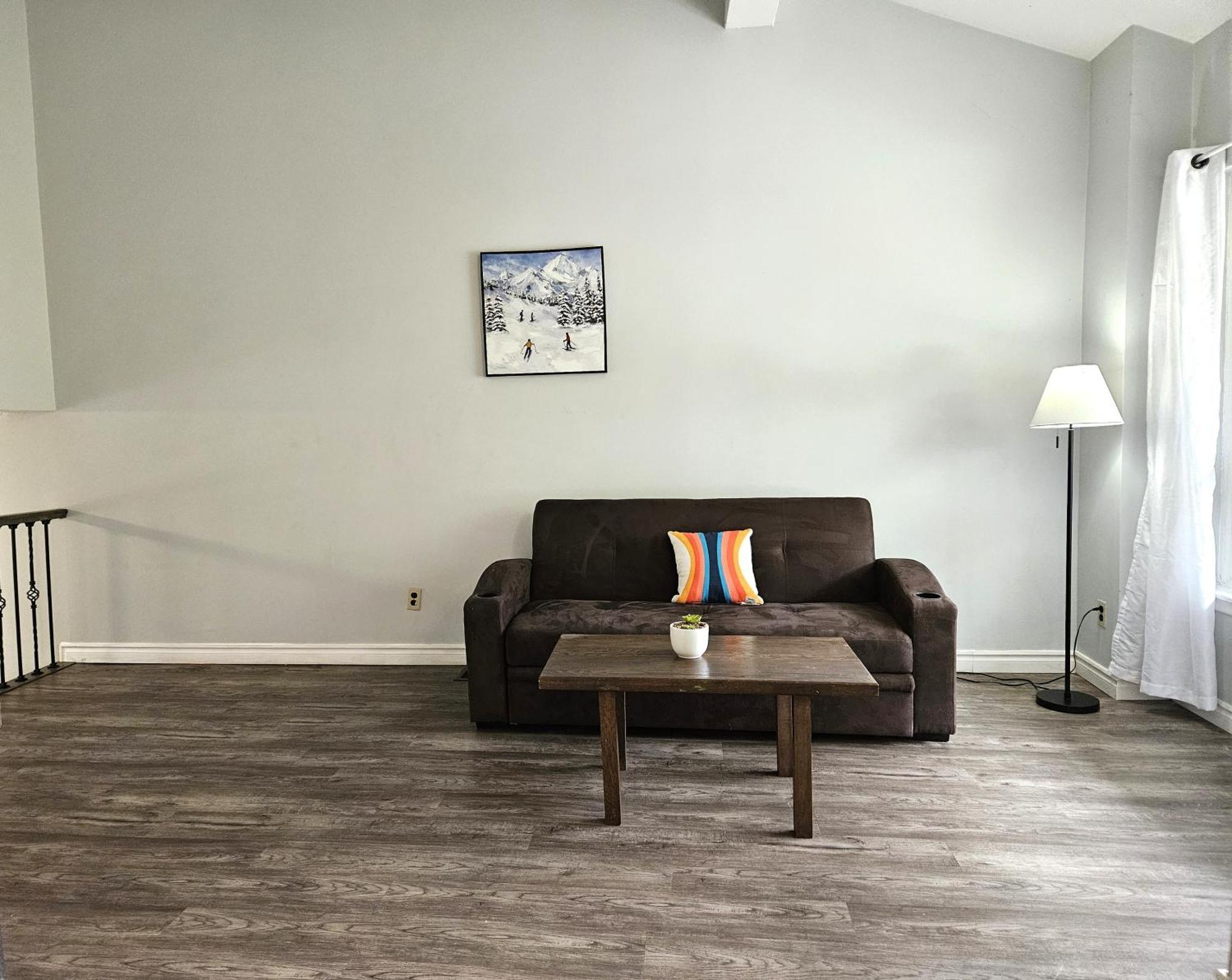 Modern Quiet Home By The Airport Mississauga Bagian luar foto