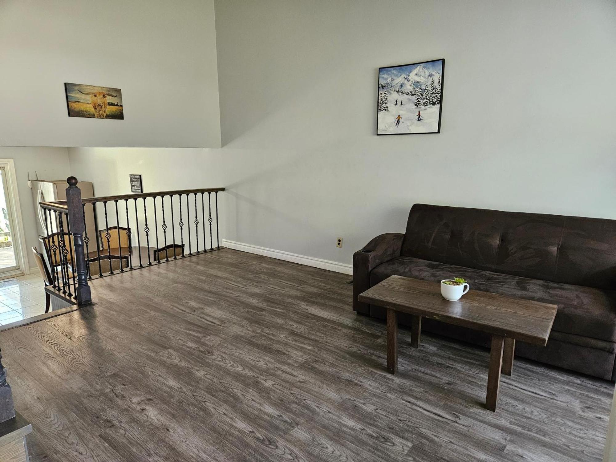 Modern Quiet Home By The Airport Mississauga Bagian luar foto