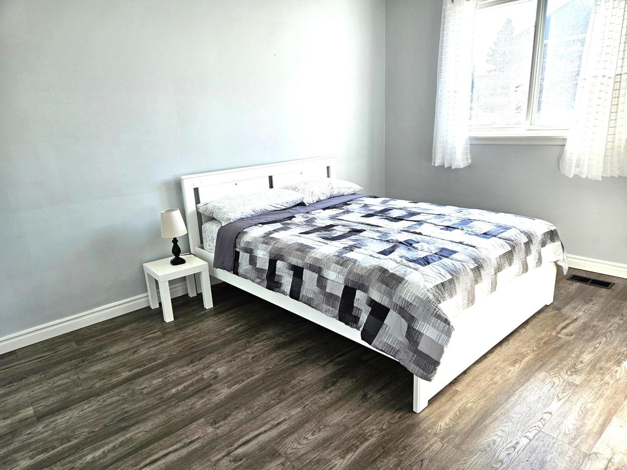 Modern Quiet Home By The Airport Mississauga Bagian luar foto