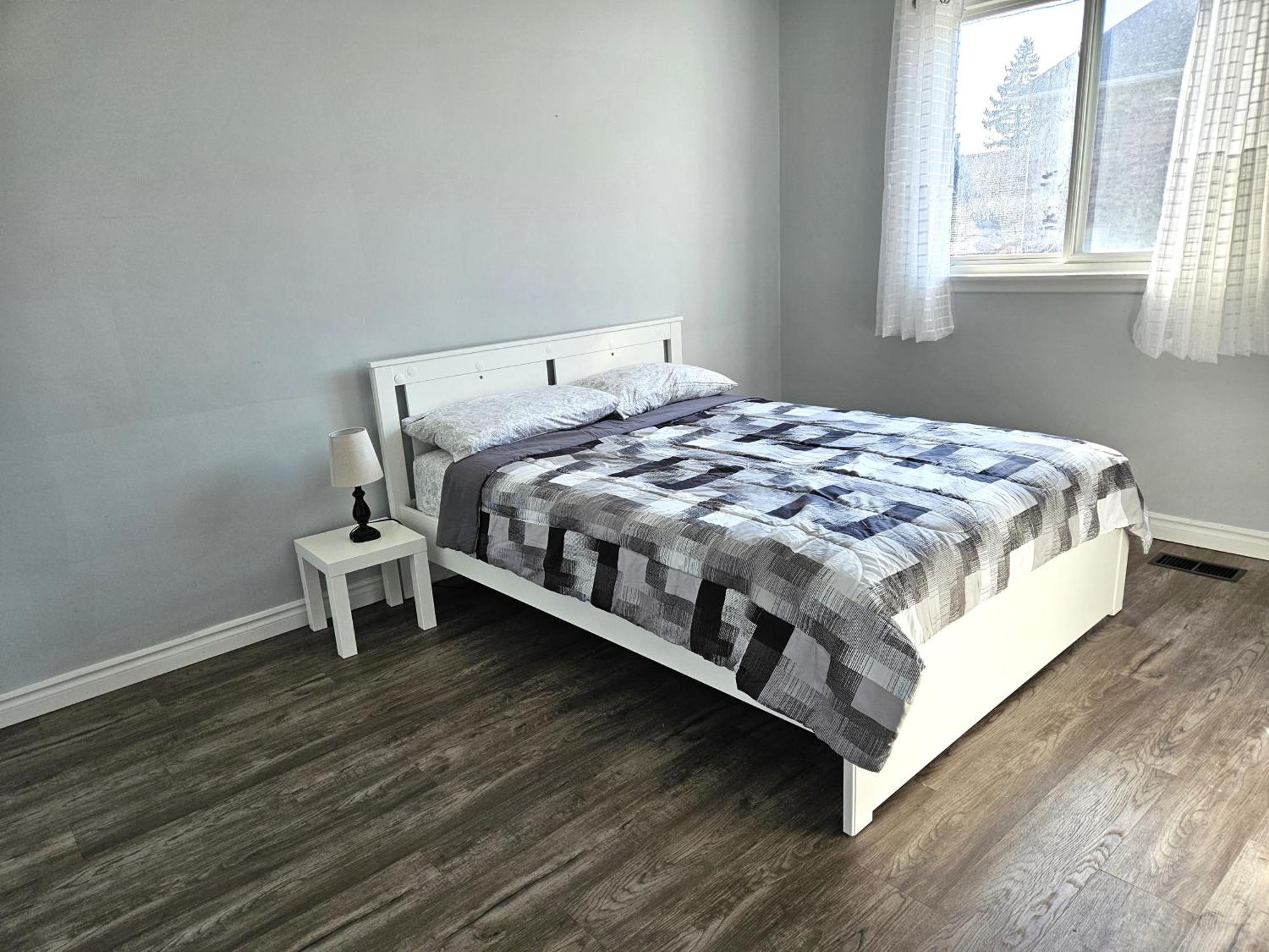 Modern Quiet Home By The Airport Mississauga Bagian luar foto