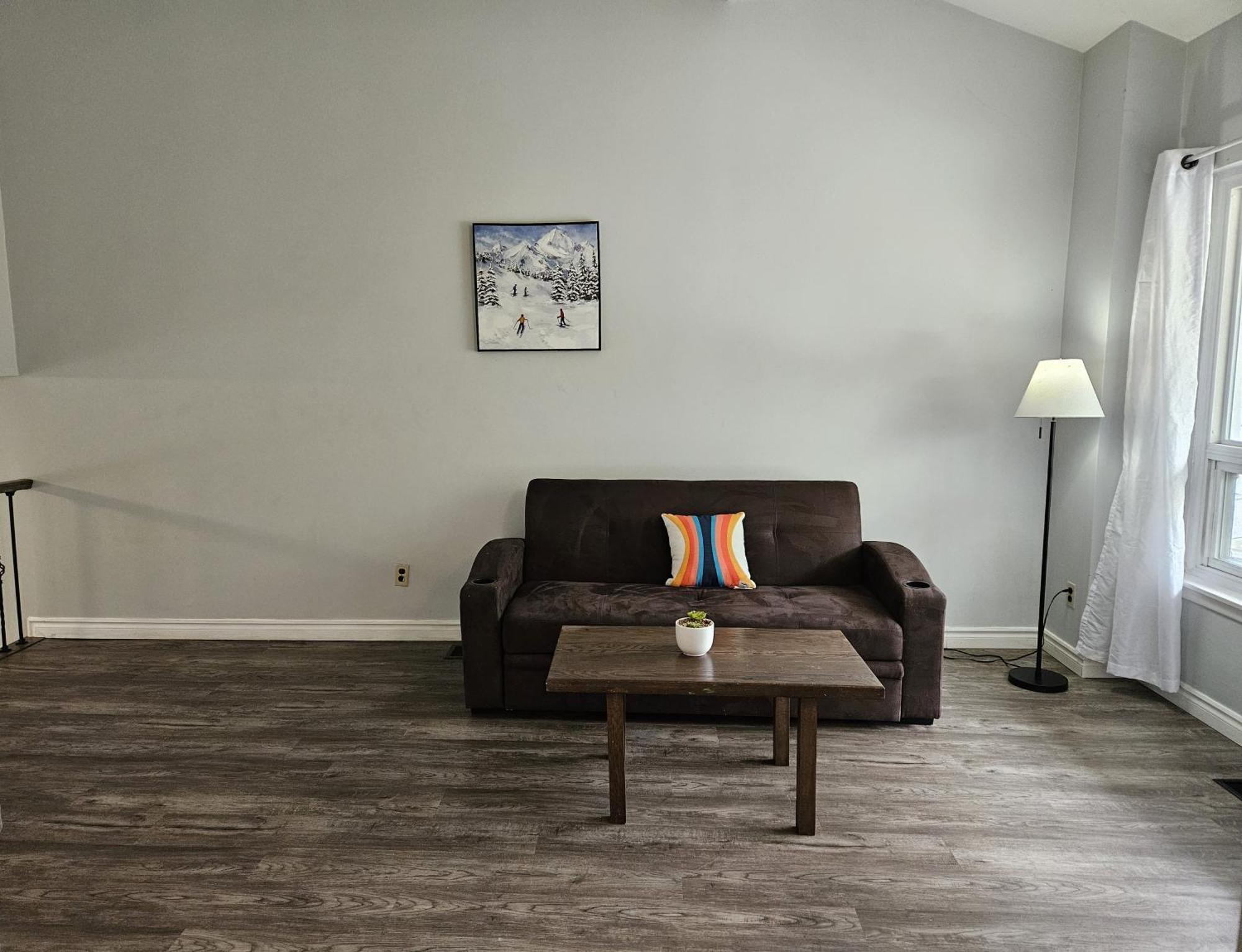 Modern Quiet Home By The Airport Mississauga Bagian luar foto