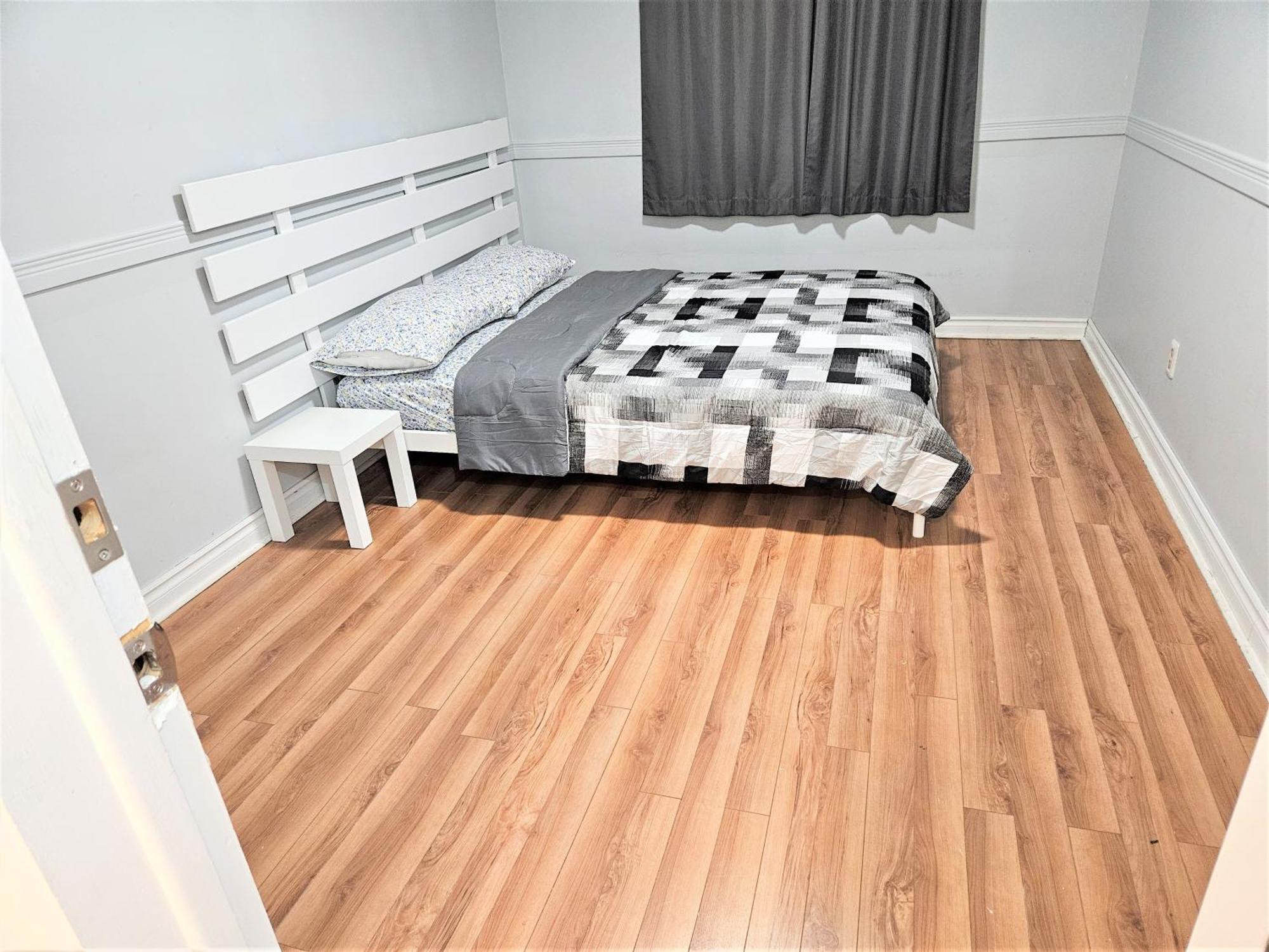 Modern Quiet Home By The Airport Mississauga Bagian luar foto