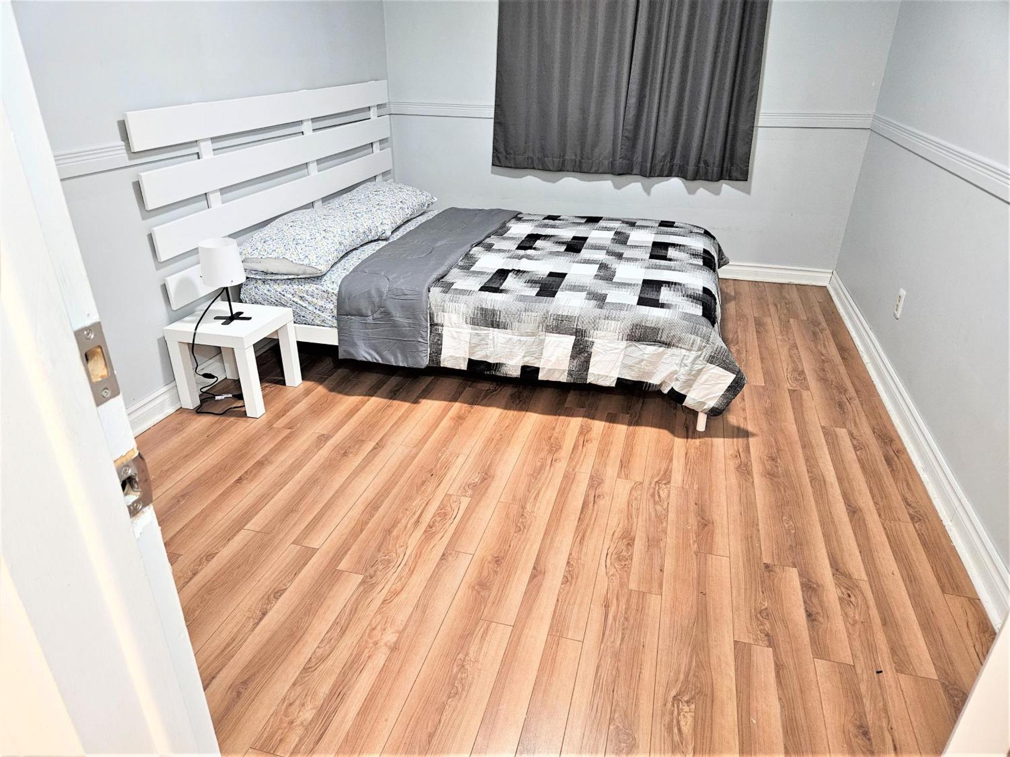 Modern Quiet Home By The Airport Mississauga Bagian luar foto